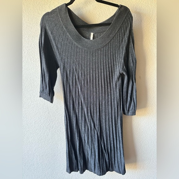 Leo & Nicole Sweater Dress Size M - Picture 1 of 3